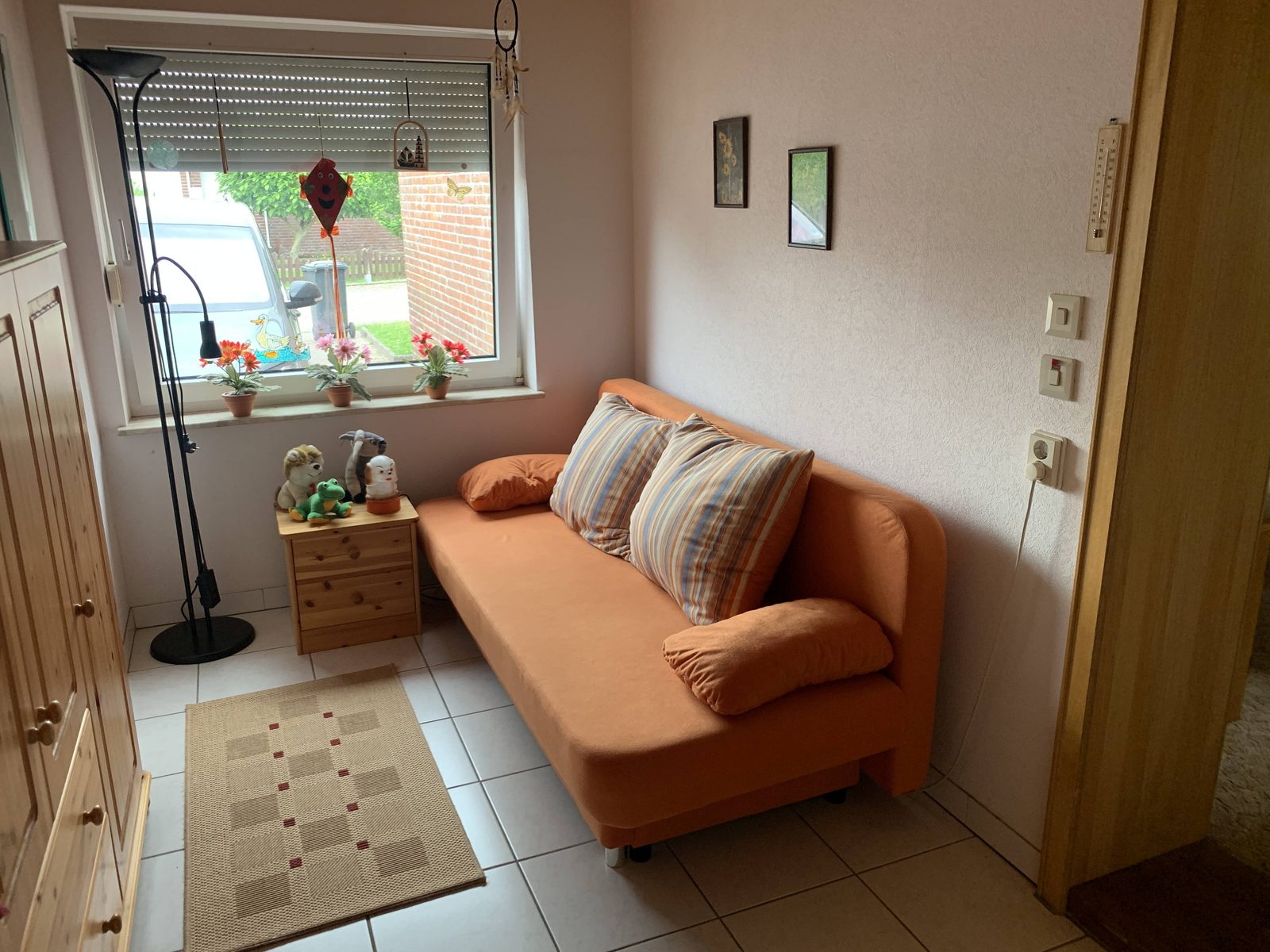 Garagenzimmer mit ausziehbarem Sofa