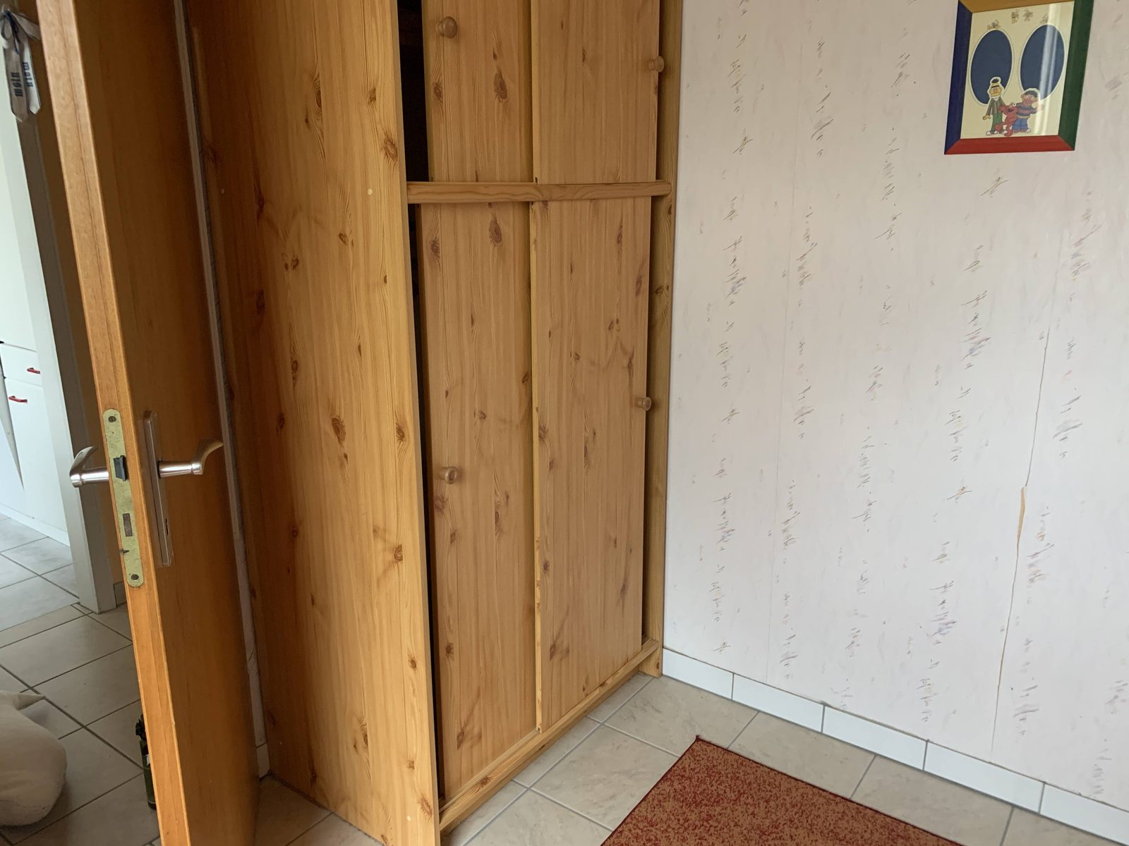 Kinderzimmer mit Kleiderschrank