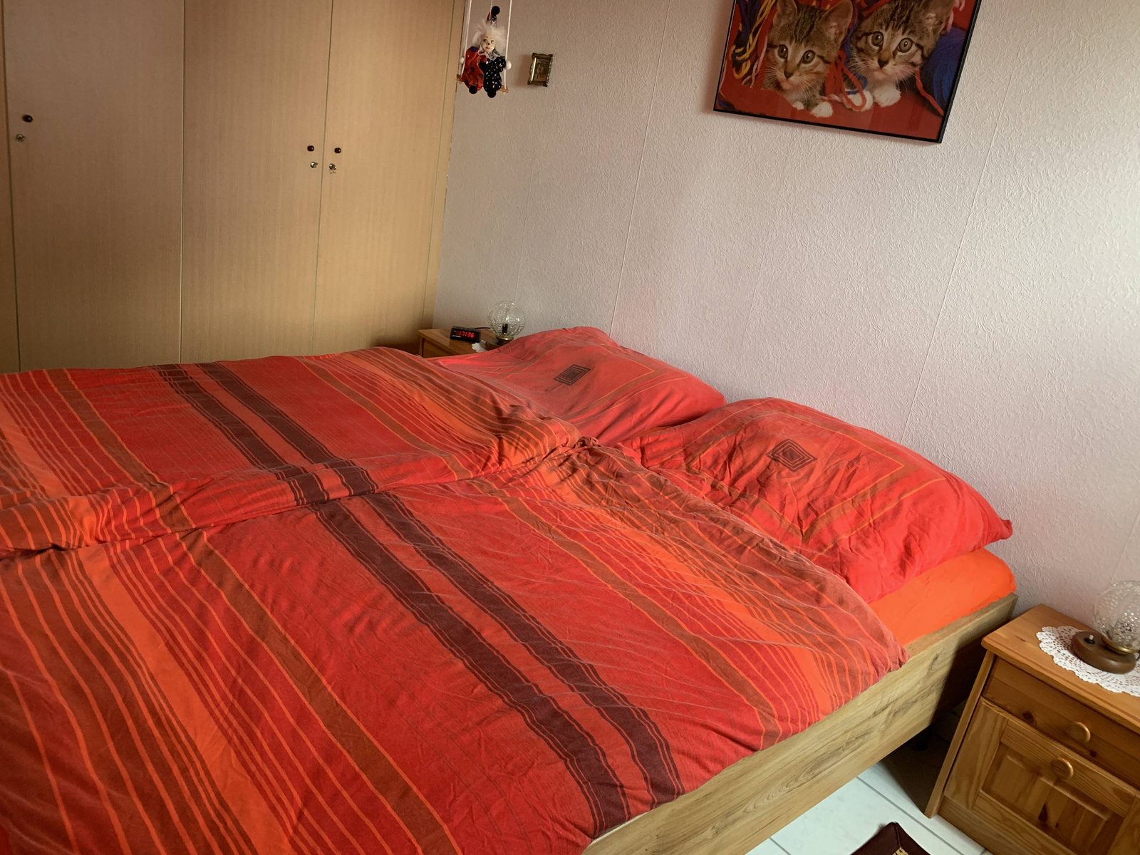 Schlafzimmer mit Kleiderschrank